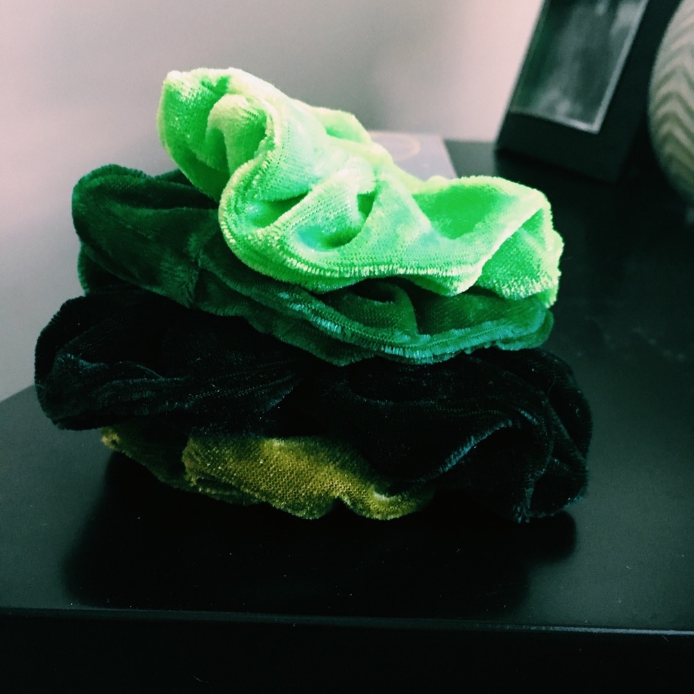 BRAND NEW never worn green scrunchie set